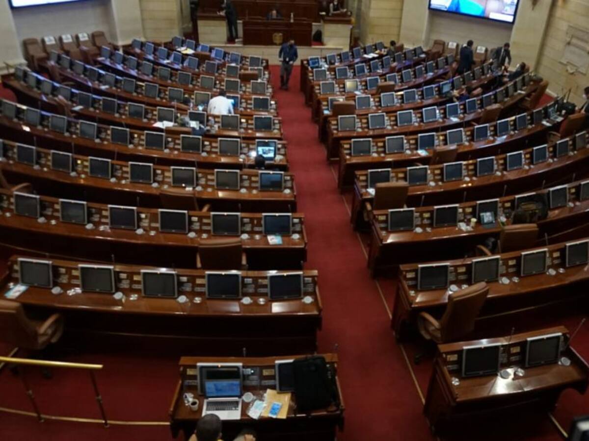 Congreso aprueba amnistía para deudores de multas de tránsito