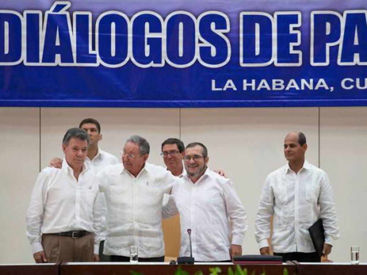 Delegaciones de paz del Gobierno y las Farc visitaron al presidente Raúl Castro