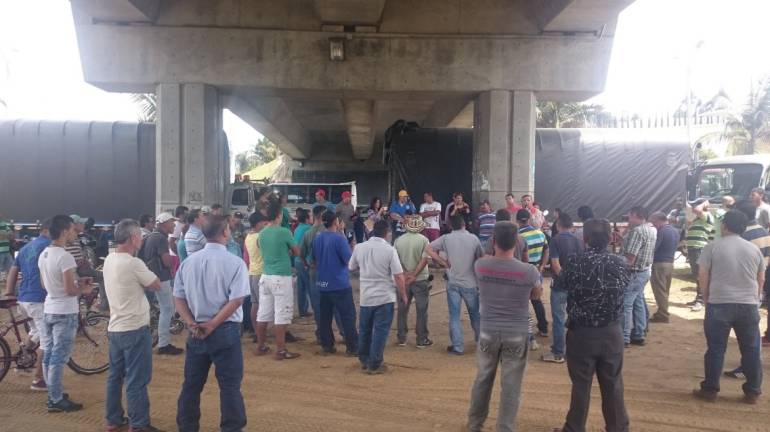 Concentración de camioneros en el municipio de Marinilla. 