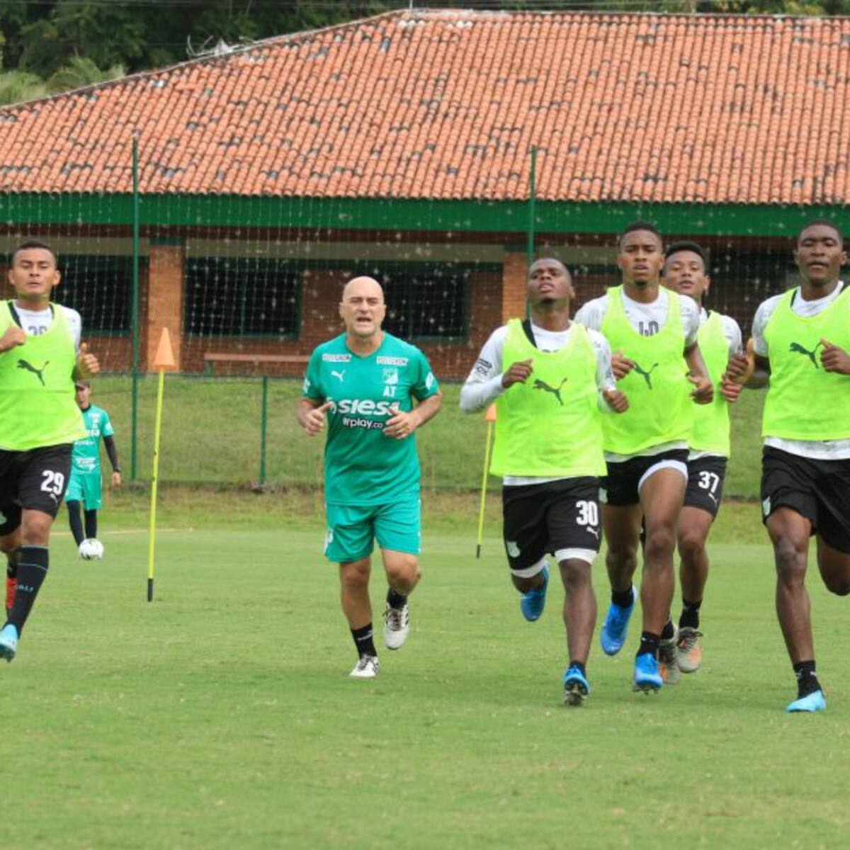 Unos se van y otros llegan: Deportivo Cali confirmó dos refuerzos