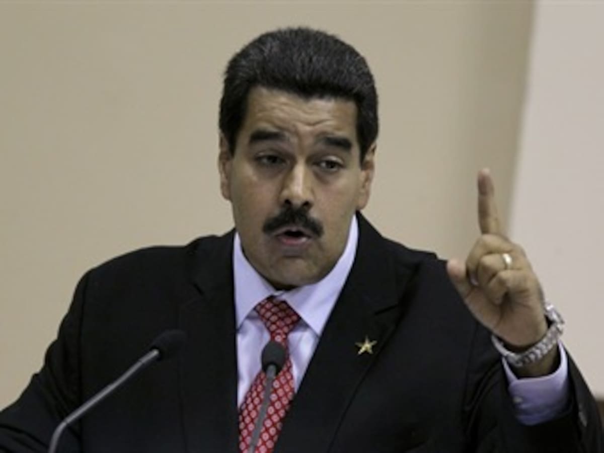 Maduro activa "estado mayor cívico militar" para frenar ilícitos fronterizos