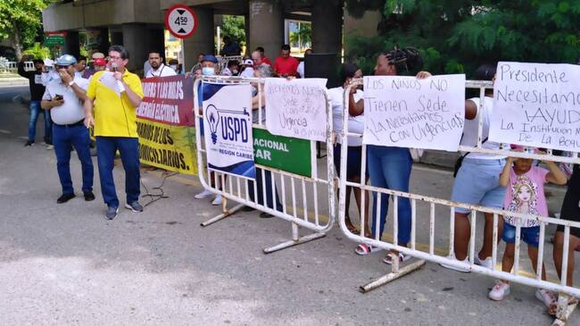 A pesar de la protesta en las afueras del Congreso de Andesco en Cartagena, terminó recibiendo la carta de peticiones la jefa de gabinete