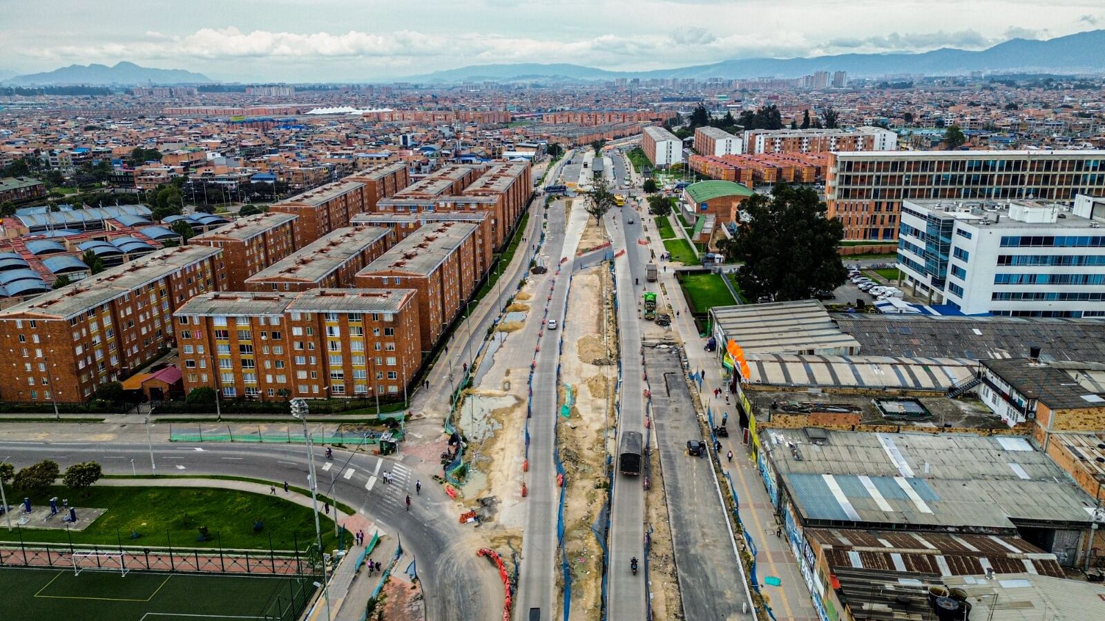 Obras en el grupo 2 de la Av. Ciudad de Cali. Foto: Caracol Radio.