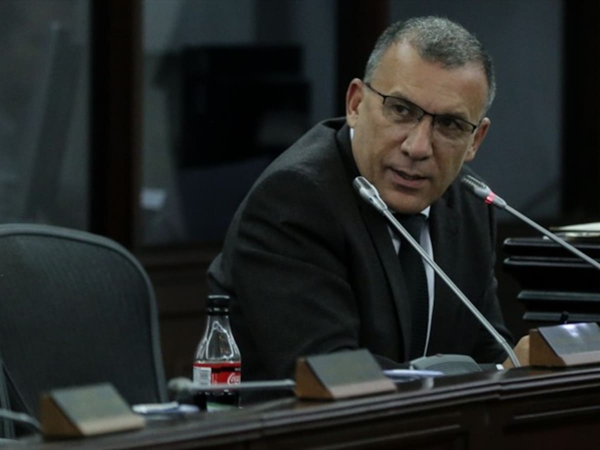 Hay un resurgimiento de grupos paramilitares y de la parapolítica: Roy Barreras