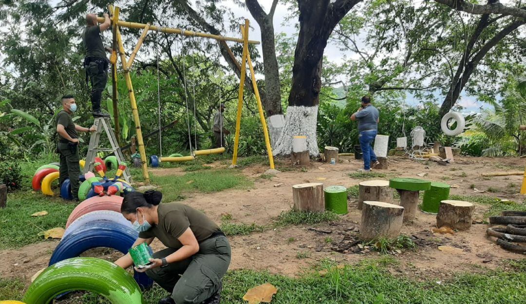 Los uniformados de la Policía han recuperado tres parques en el Tolima. 