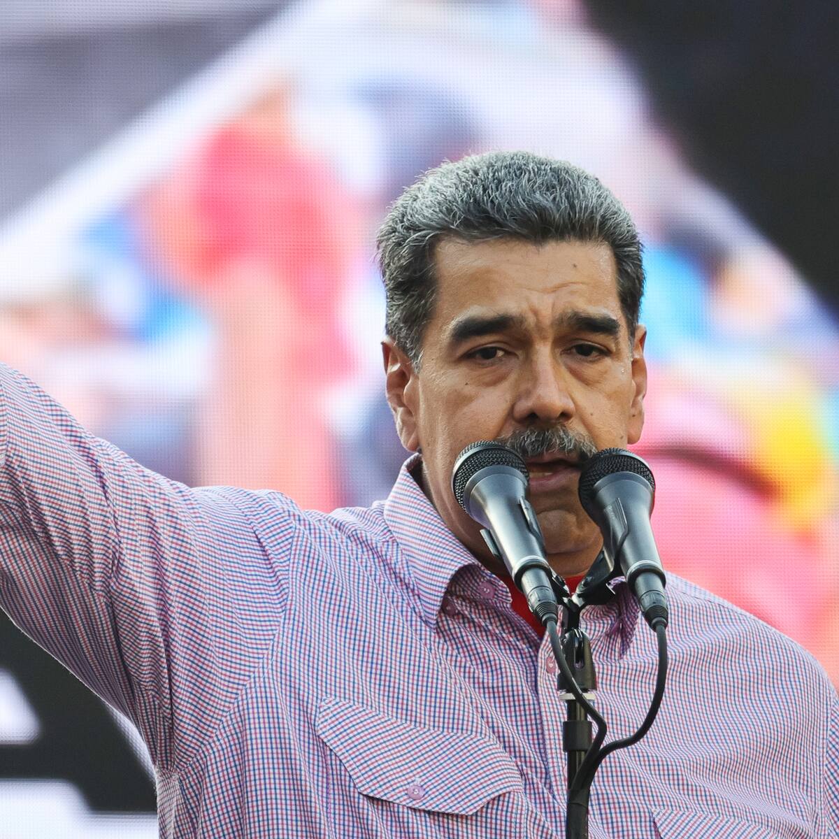 Ministro de Defensa niega diálogo directo con Nicolás Maduro
