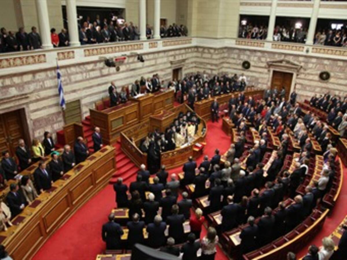 El parlamento de Grecia aprueba en plan de austeridad