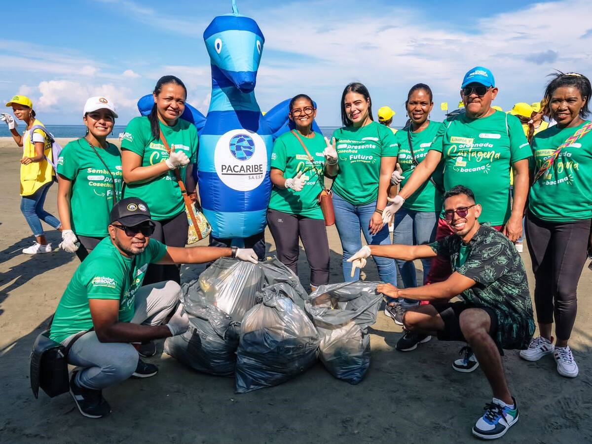 Cartagena realiza limpieza de playa en La Boquilla en el marco del Plogging Nacional