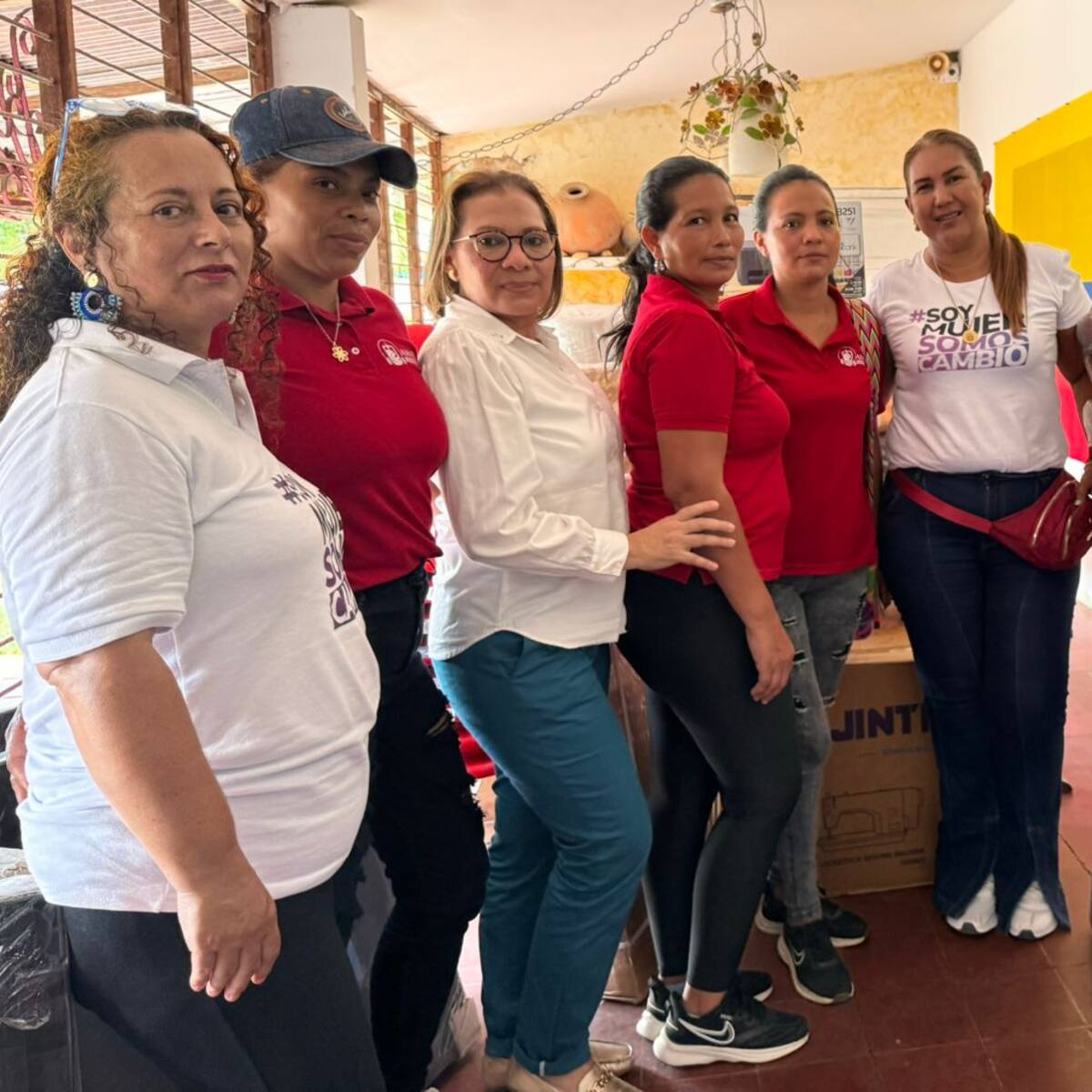 Mujeres firmantes de paz en San Jacinto y El Carmen de Bolívar recibieron apoyo económico