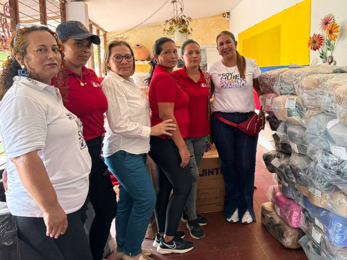 Mujeres firmantes de paz en San Jacinto y El Carmen de Bolívar recibieron apoyo económico