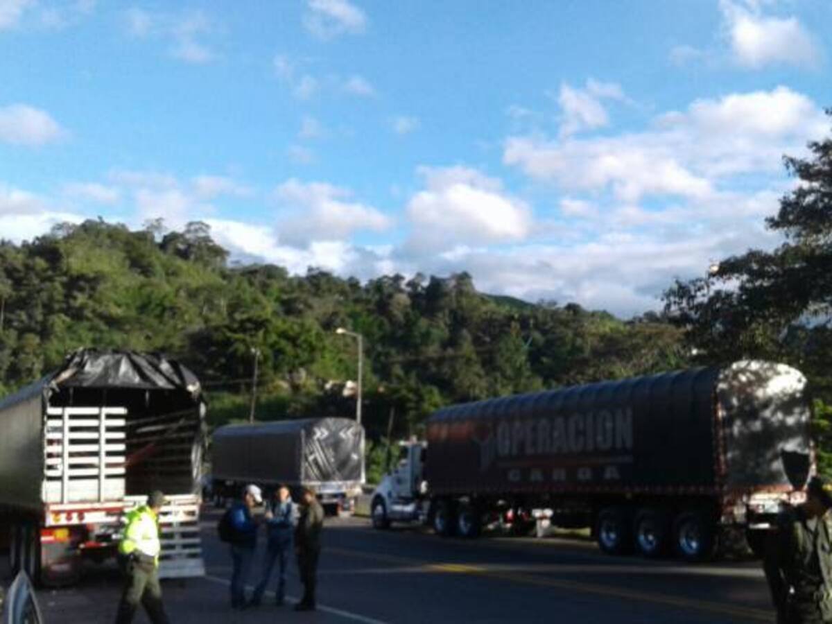 Se mantiene concentración de camioneros en la vía Ibagué – Cajamarca
