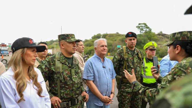 Además, el mandatario subrayó que ha aprovechado las reuniones con el Ministro de Defensa, Iván Velásquez Gómez, para solicitar más apoyo en materia de seguridad.
