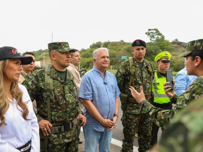Además, el mandatario subrayó que ha aprovechado las reuniones con el Ministro de Defensa, Iván Velásquez Gómez, para solicitar más apoyo en materia de seguridad.