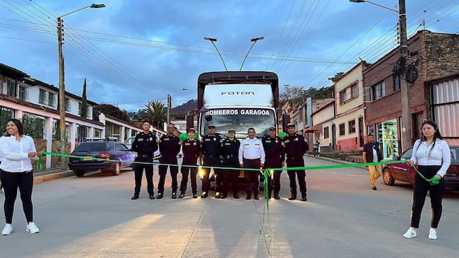 El gobernador Carlos Amaya también le entregó al municipio de Garagoa, Boyacá, un vehículo para el Cuerpo de Bomberos / Foto: Alcaldía de Garagoa.