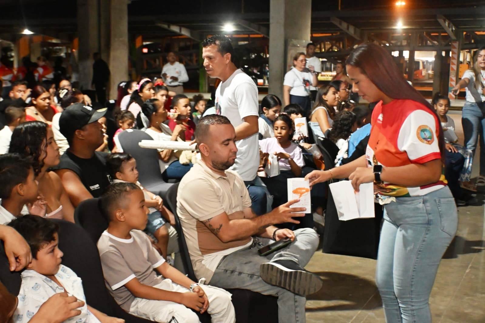 En el Día de los Niños, FICCI y TransCaribe les regalaron una noche de cine en el Patio Portal