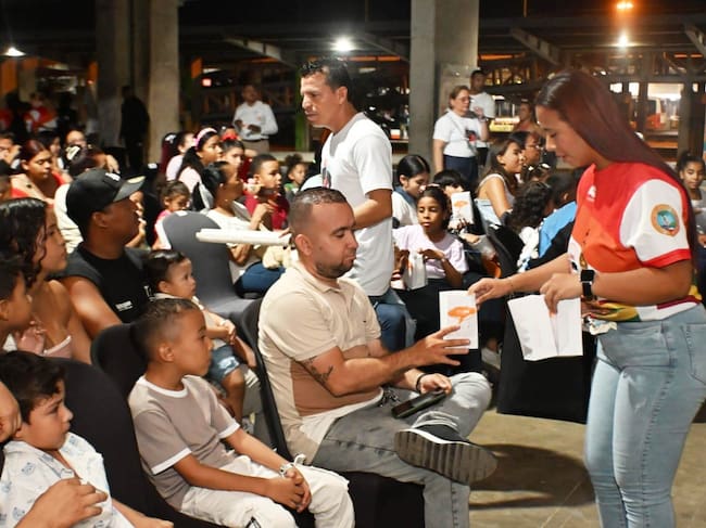 En el Día de los Niños, FICCI y TransCaribe les regalaron una noche de cine en el Patio Portal