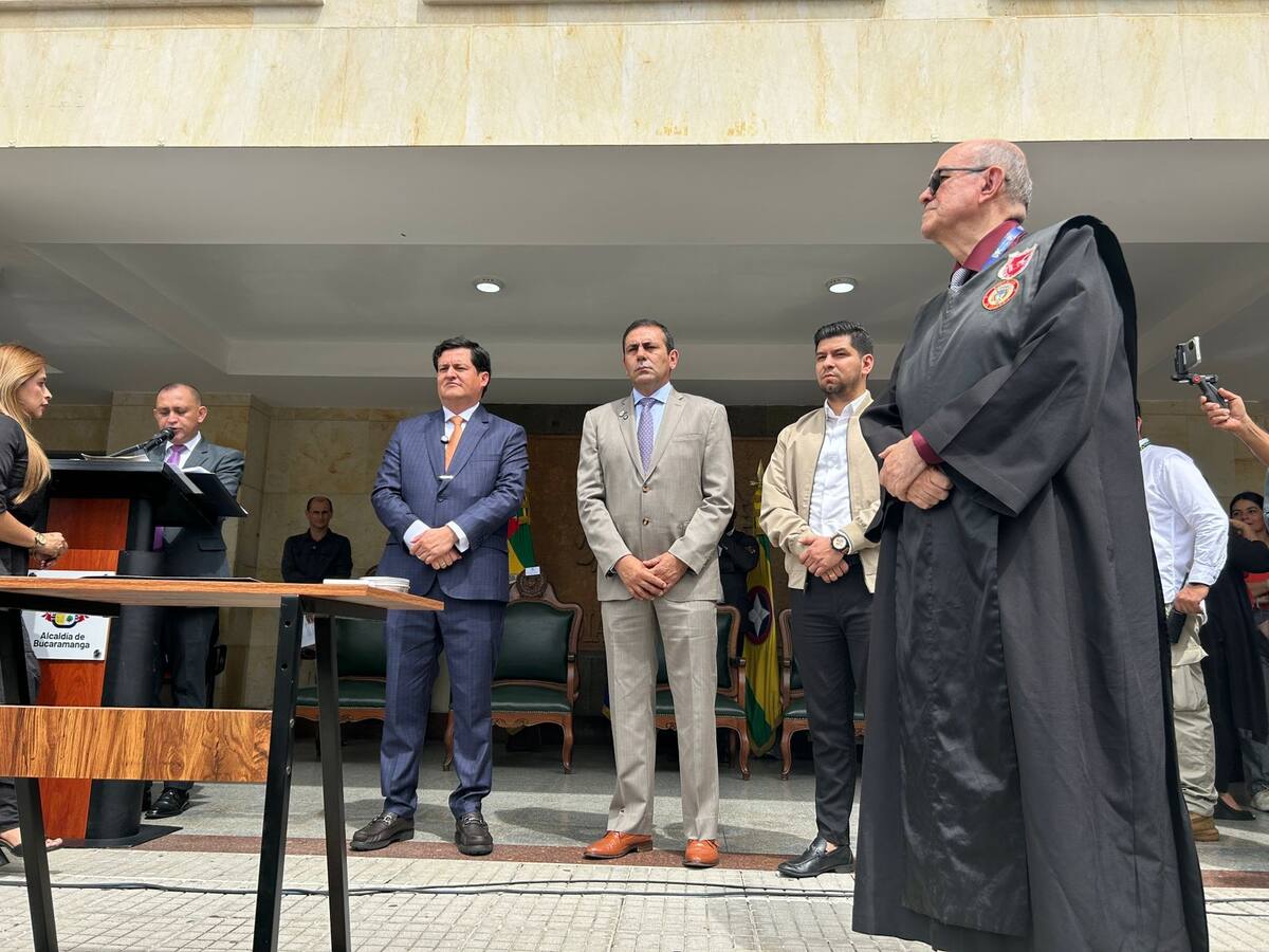 Javier Augusto Sarmiento Olarte, exministro de justicia, se posesionó como alcalde de Bucaramanga
