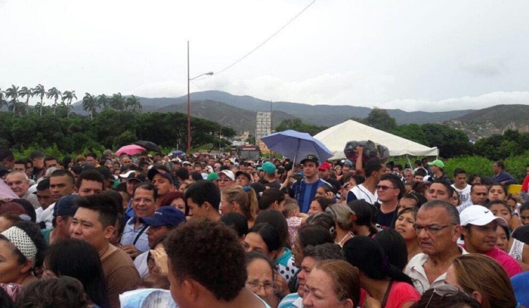 Venezolanos en frontera.