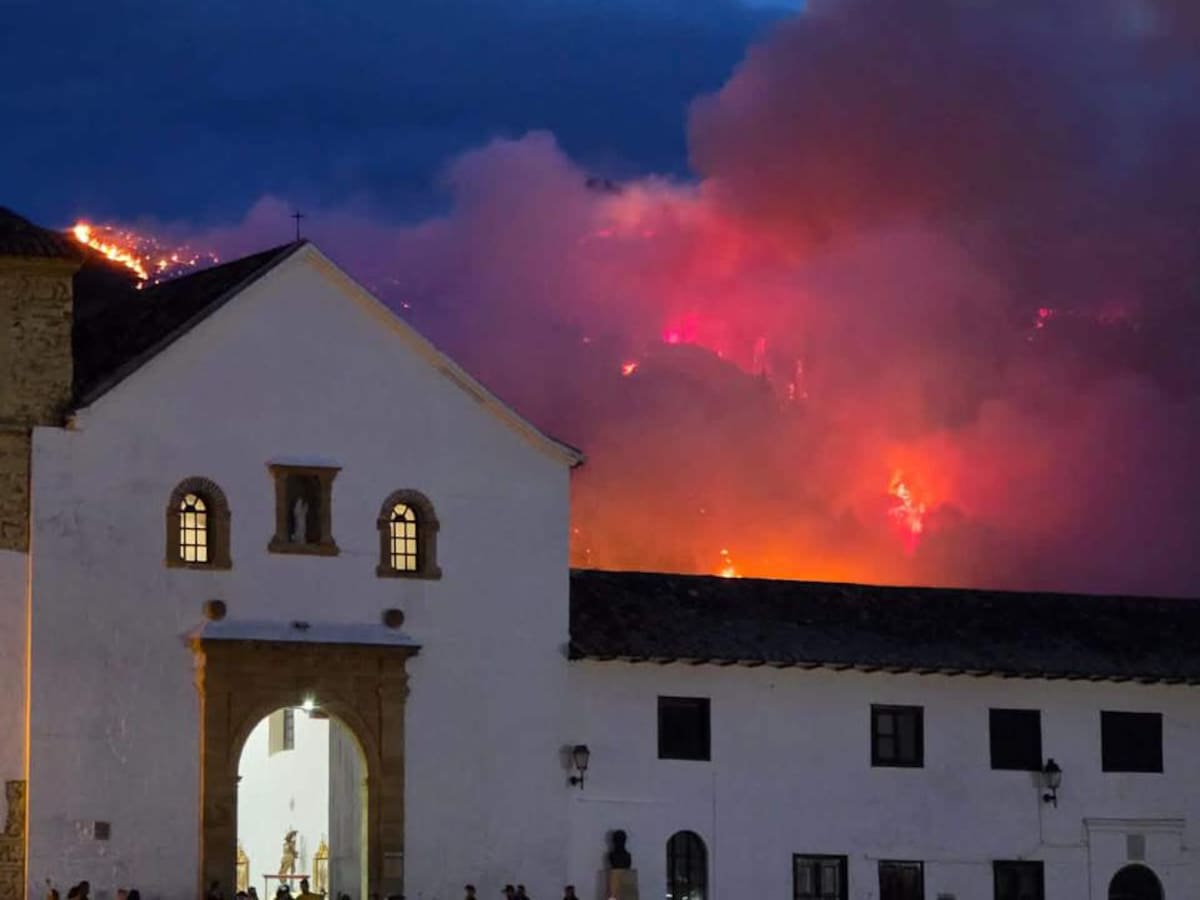 Incendio en Villa de Leyva sigue activo y gobernador pidió helicóptero para combatir las llamas