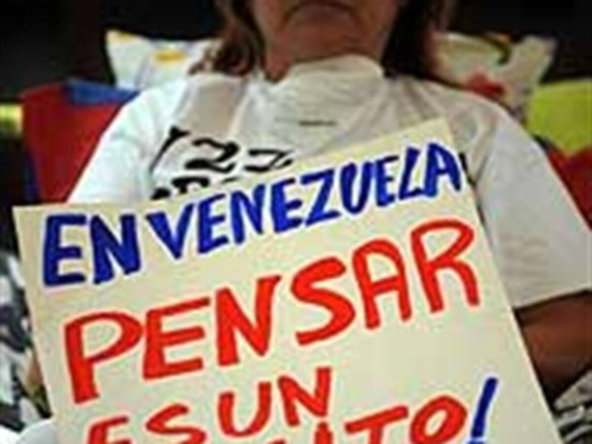 Estudiantes opositores venezolanos suspenden huelga de hambre