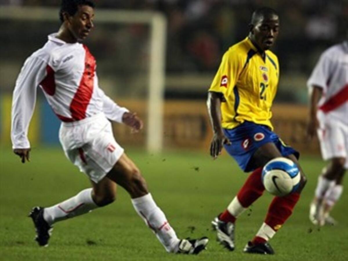 Árbitro mexicano dirigirá Colombia-Perú en cuartos