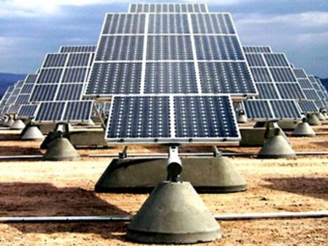 Inauguran mayor planta solar del mundo en Emiratos Árabes