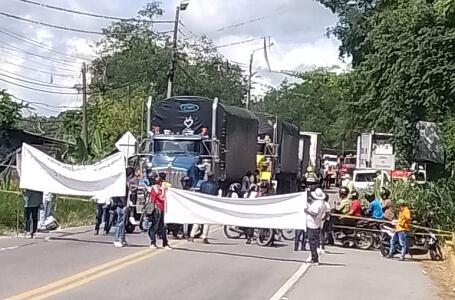 Está bloqueada la vía Bucaramanga – San Gil