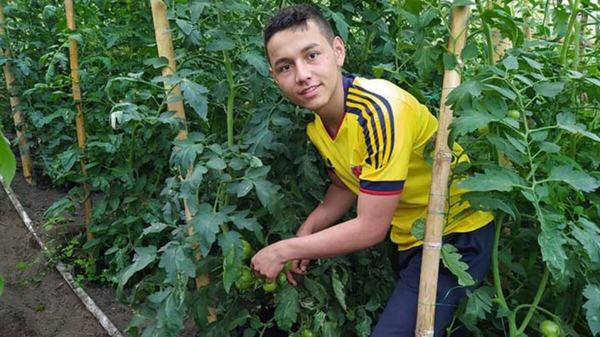 Embajador en Costa Rica apoyará a estudiante que se ganó beca en ese país