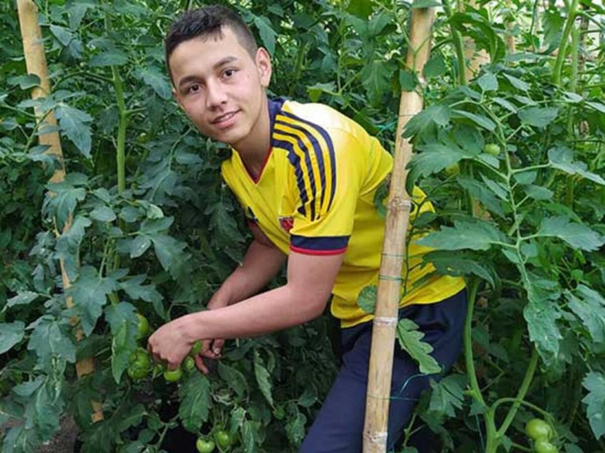 Embajador en Costa Rica apoyará a estudiante que se ganó beca en ese país