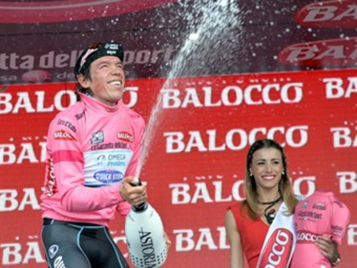 Rigoberto Urán sigue líder y Nairo Quintana es quinto en el Giro de Italia