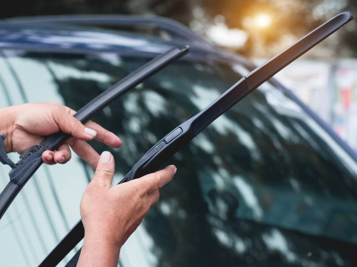 Cómo saber cuándo cambiar el limpiaparabrisas del carro y los riesgos de no hacerlo