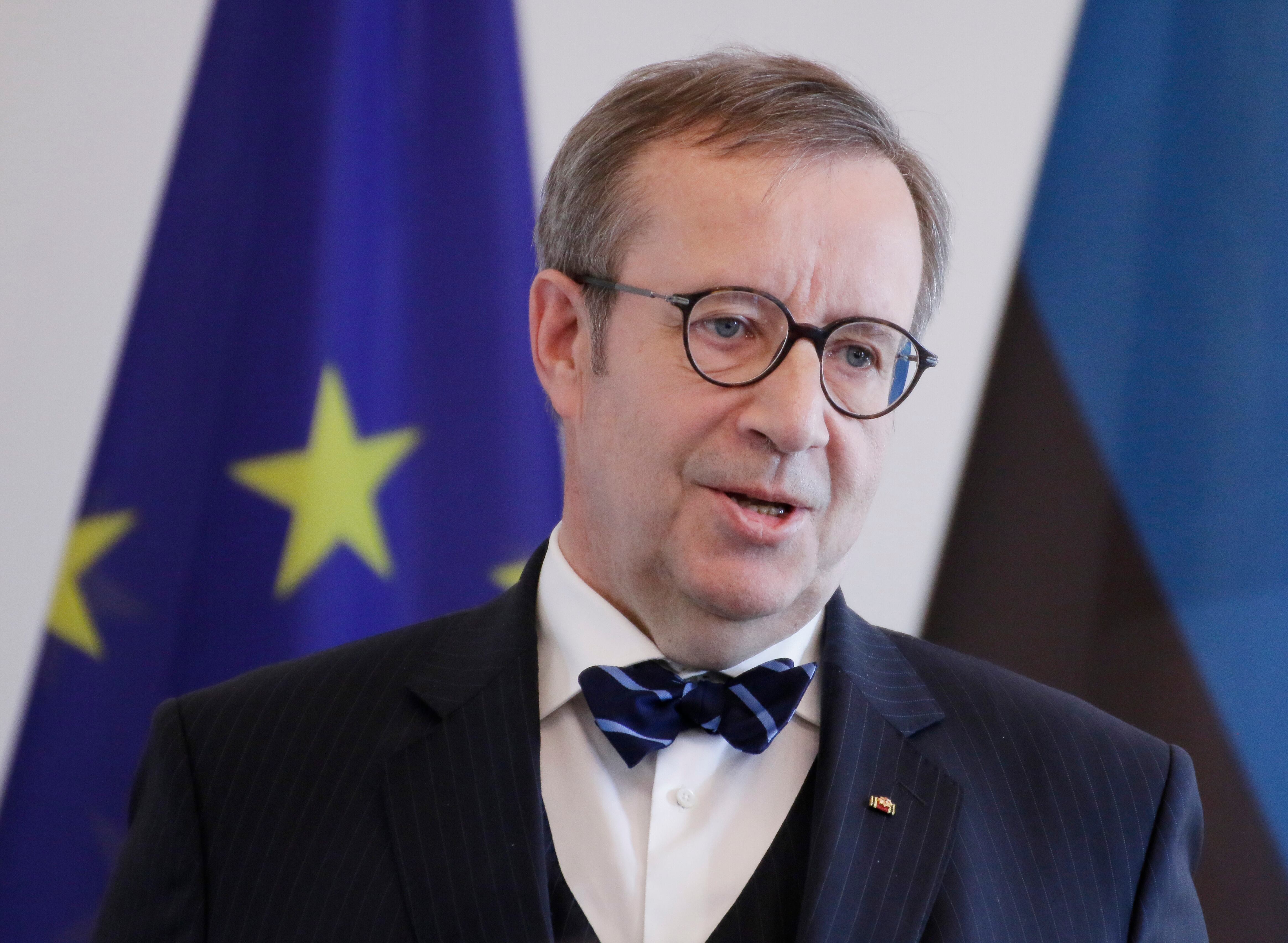 (GERMANY OUT)   Berlin, Schloss Bellevue, Empfang des Staatspräsidenten der Republik Estland, Ilves, mit militärischen Ehren, durch BPr Gauck, Foto: Staatspräsidenten der Republik Estland, Toomas Hendrik Ilves   (Photo by Popow\ullstein bild via Getty Images)
