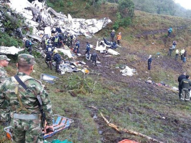 Colombia espera huellas dactilares de víctimas de la tragedia aérea