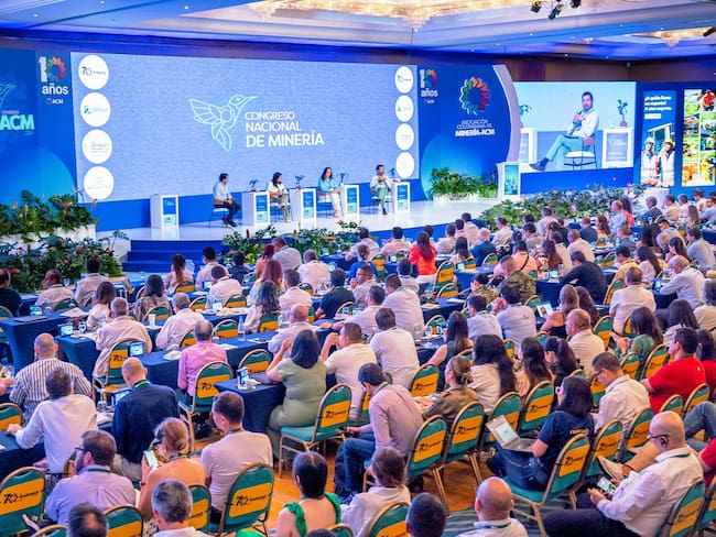 Solo el 2.4% de Colombia está titulado y el 1.6% en producción para el sector minero