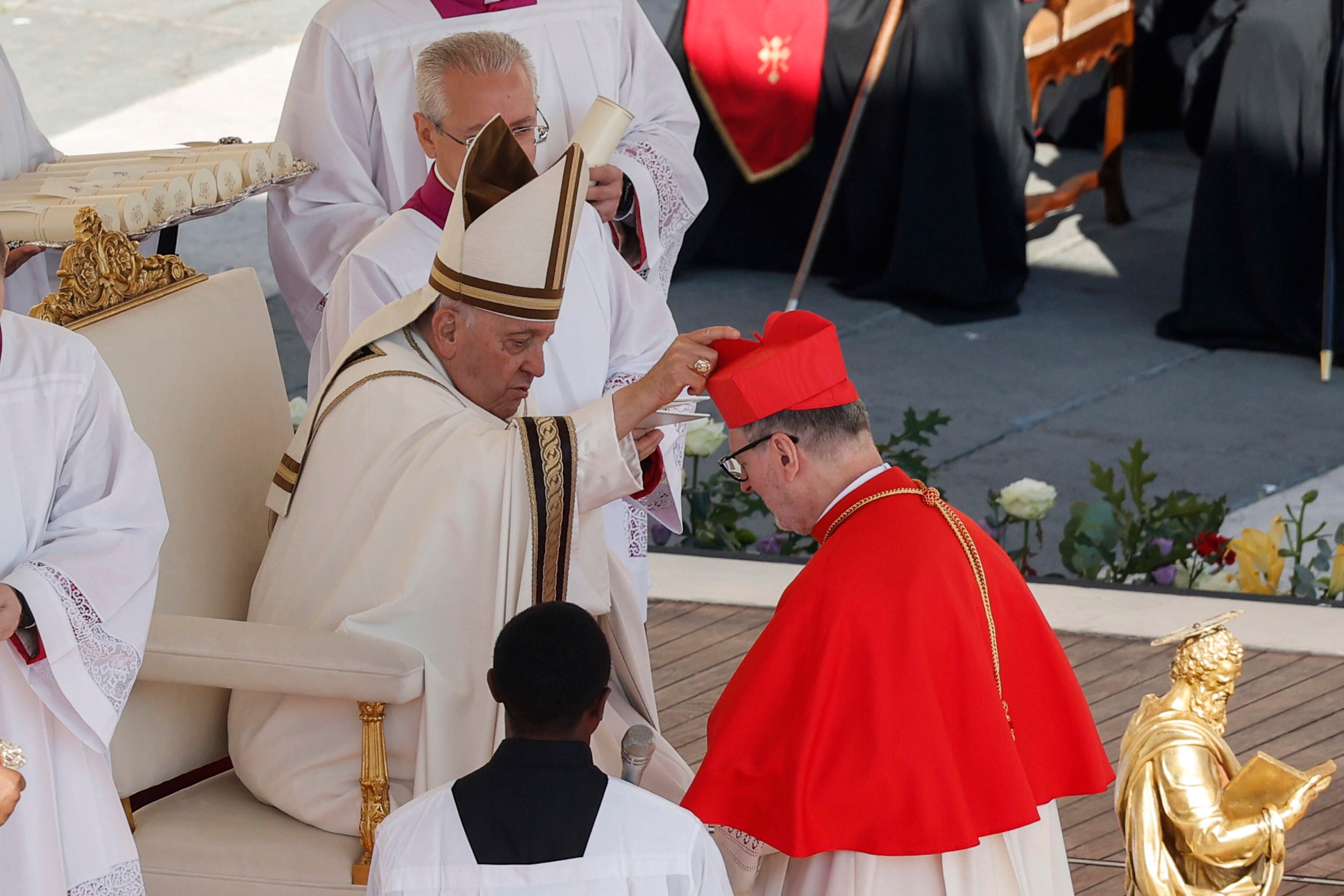 Vatican City (Vatican City State (holy See)), 30/09/2023.- New Cardinal Claudio Gurerotti receives his biretta as he is appointed cardinal by Pope Francis during a consistory ceremony in Saint Peter's Square, Vatican City, 30 September 2023. The pontiff appointed 21 new cardinals. (Papa, Cardenal) EFE/EPA/GIUSEPPE LAMI