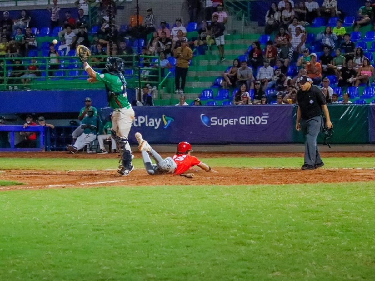 Tigres de Cartagena dio el golpe a los Toros al final de la serie