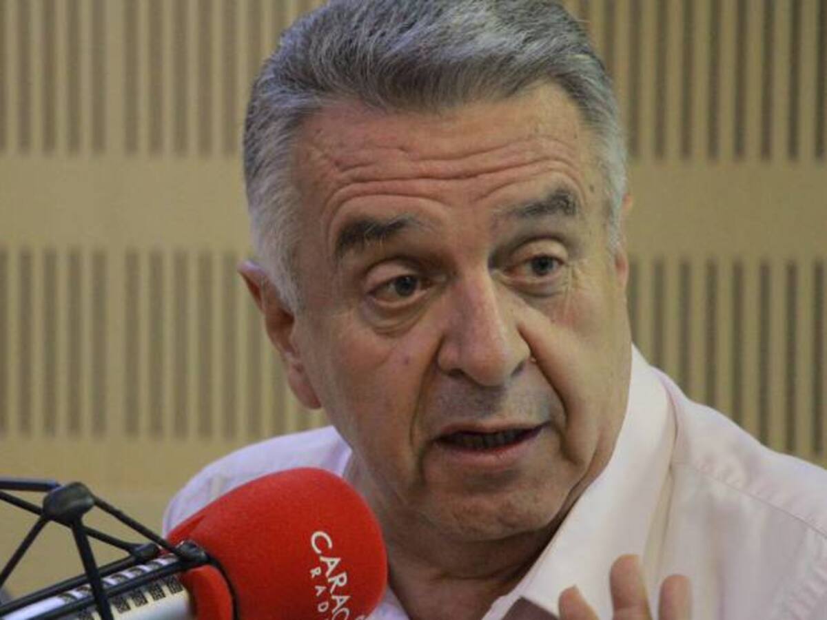 La única alternativa que le queda al centro es una encuesta: Lucho