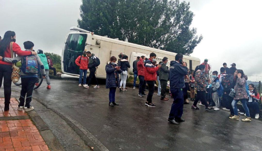 Bus escolar se volcó en Tocancipá