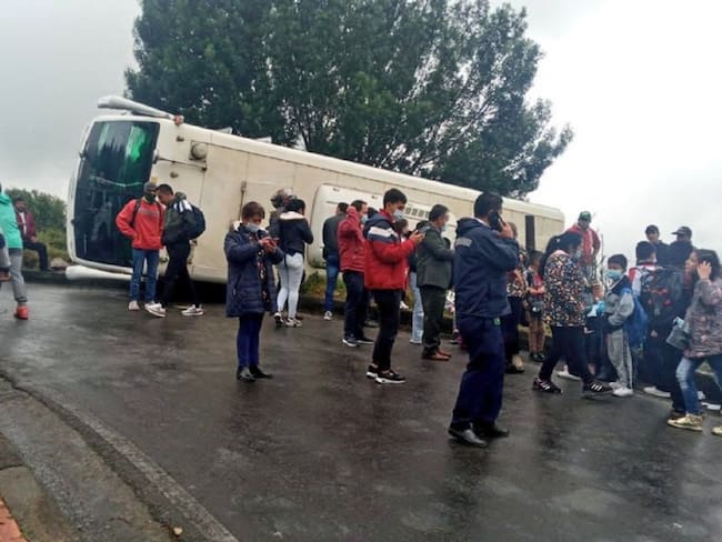 Bus escolar se volcó en Tocancipá 