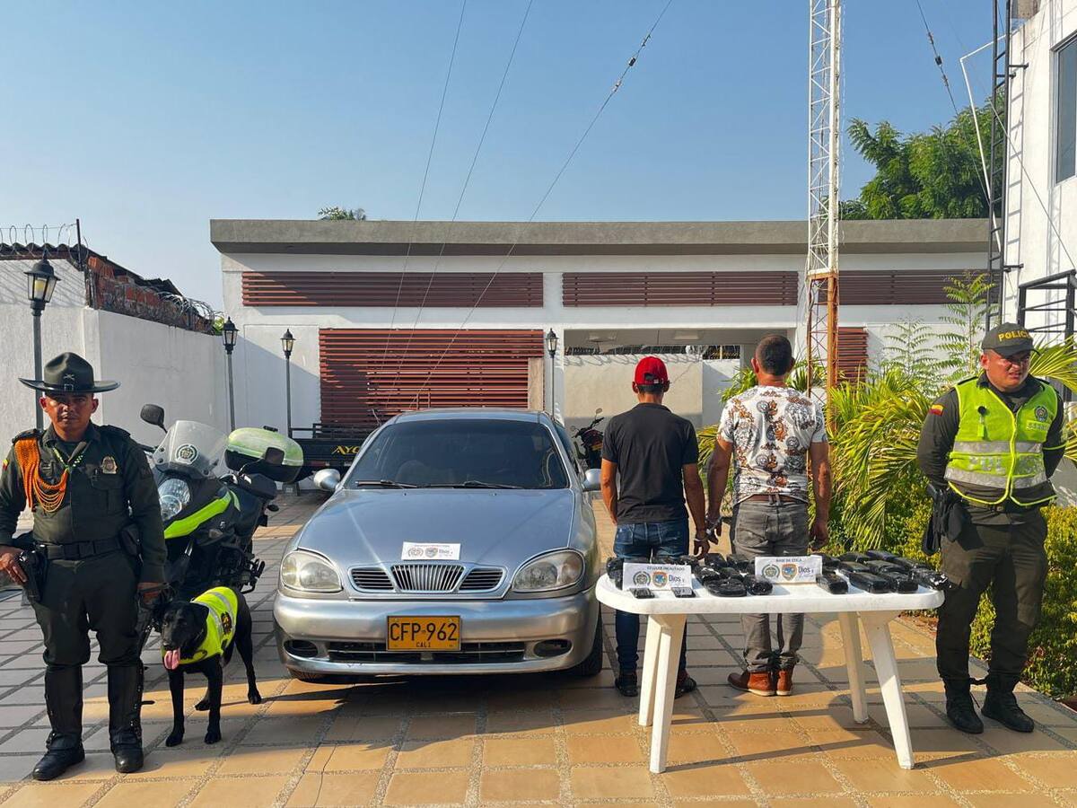 Dos hombres capturados transportando bajo modalidad caleta 20 kilos de base de coca