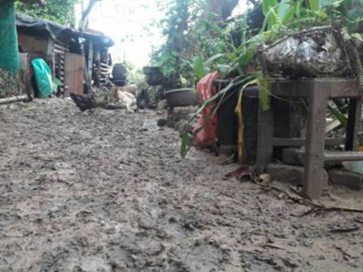 100 familias afectadas por desbordamiento del río Mediacanoa