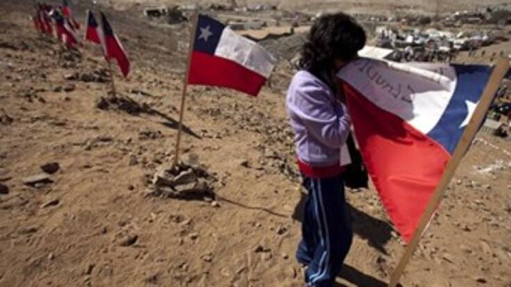 Un mes cumplen los mineros de chile a 700 metros bajo tierra