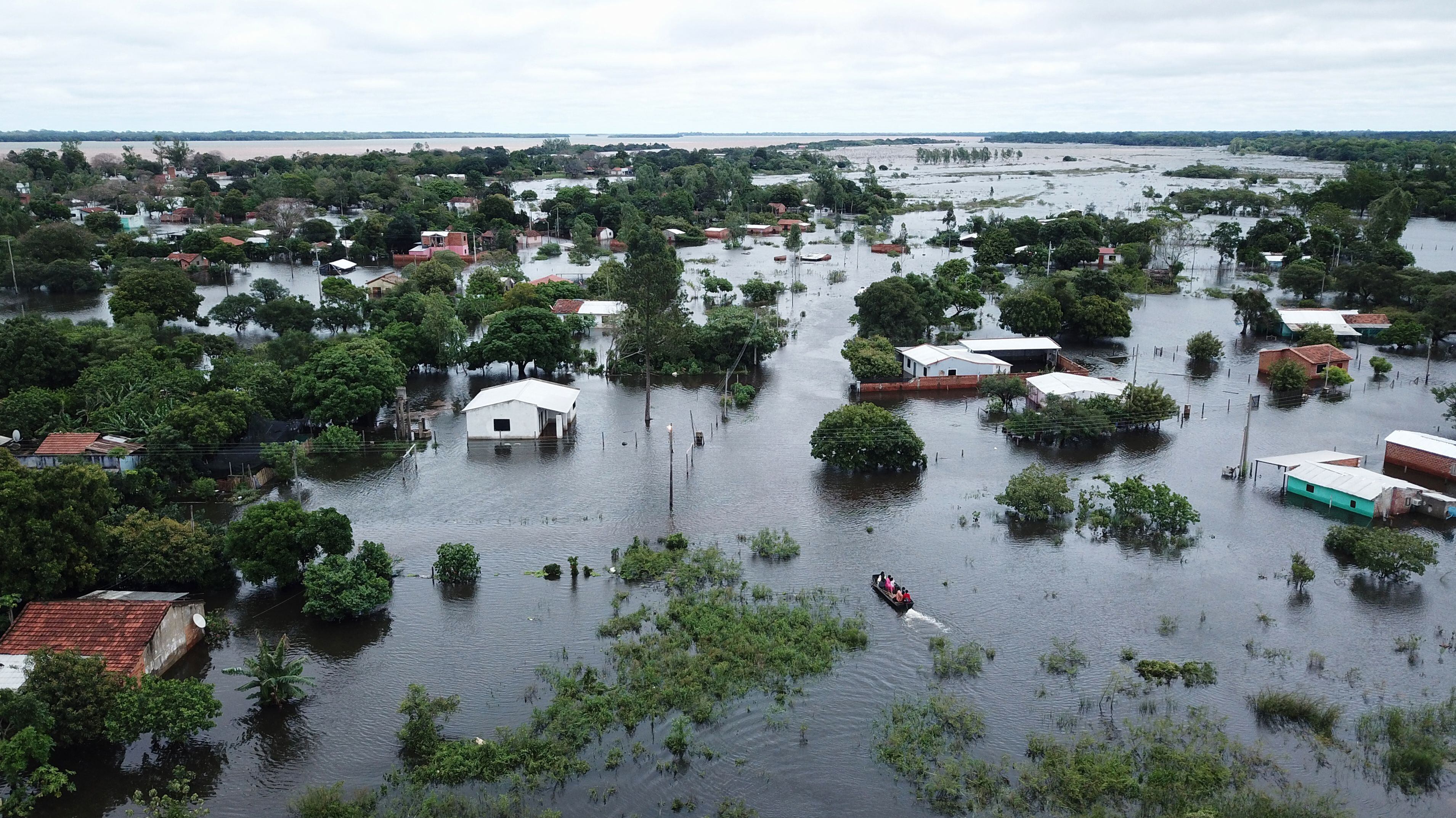 TOPSHOT - Aerial view of the flood in Ayolas, 300 km south of Asuncion, Paraguay, taken on November 3, 2023. Heavy rains, floods and huge river swells in Argentina, Uruguay, Paraguay and Brazil have caused several deaths, missing persons and thousands of evacuees in recent days, in what climate experts attribute to the El Niño phenomenon and say could extend into the early months of 2024. (Photo by Norberto DUARTE / AFP) (Photo by NORBERTO DUARTE/AFP via Getty Images)