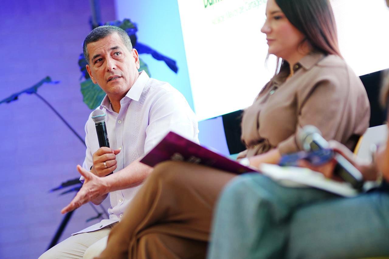 Cartagena se gobierna con oído y oportunidades: Dumek Turbay en evento de la Fundación Juanfe