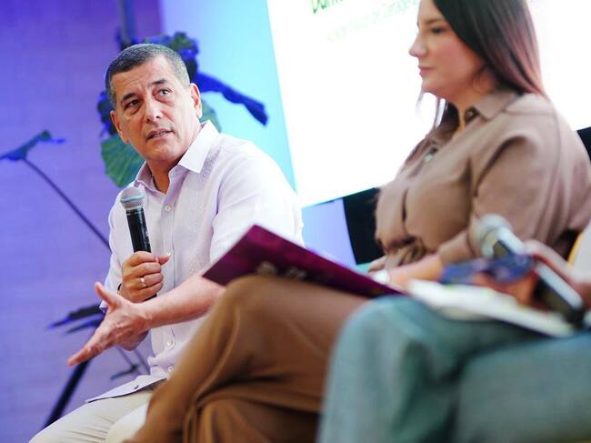Cartagena se gobierna con oído y oportunidades: Dumek Turbay en evento de la Fundación Juanfe