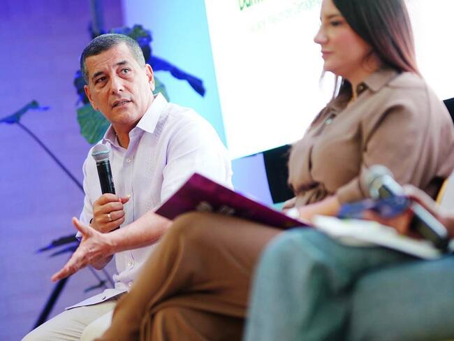 Cartagena se gobierna con oído y oportunidades: Dumek Turbay en evento de la Fundación Juanfe