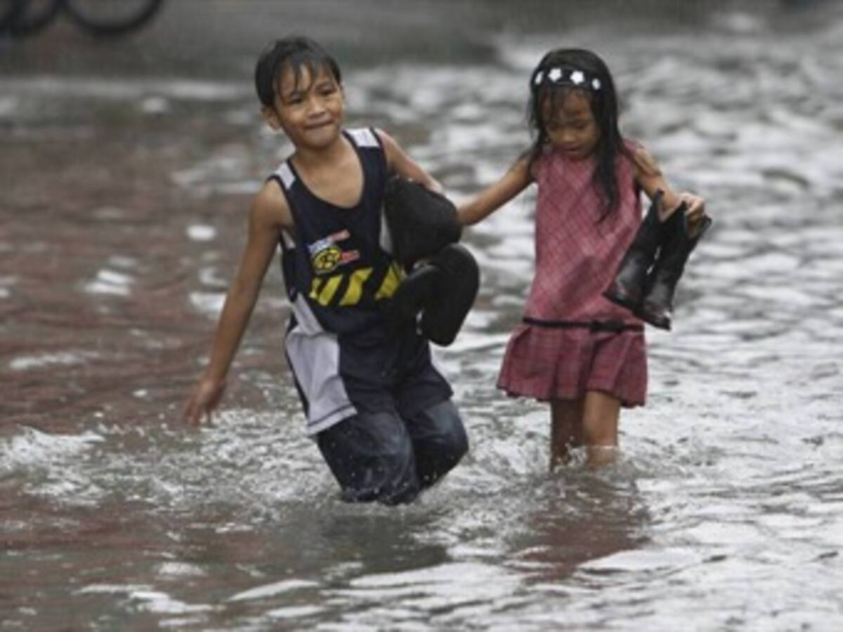 27 Muertos y 645.000 afectados por una tormenta tropical en Filipinas