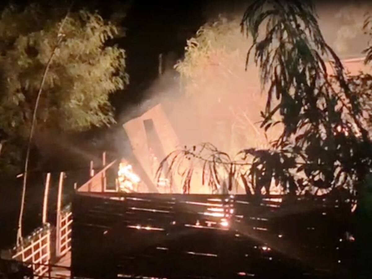 Asesinan a joven y comunidad incendia casa de presunto homicida