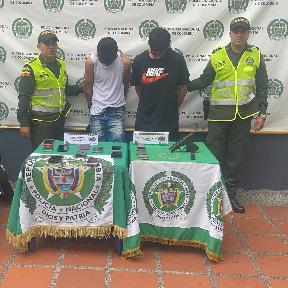 Medellín: dos jóvenes son detenidos con 15 celulares, un equipo delató su ubicación