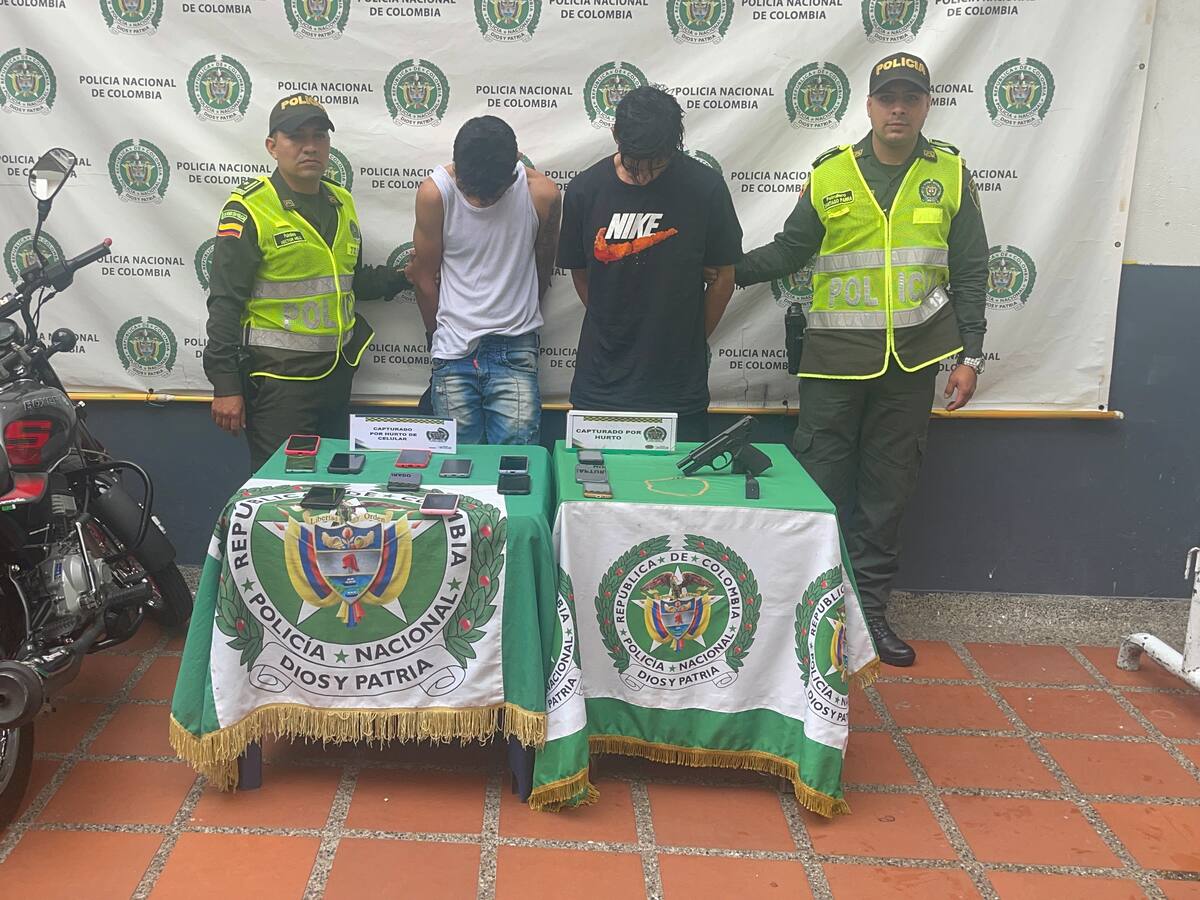 Medellín: dos jóvenes son detenidos con 15 celulares, un equipo delató su ubicación